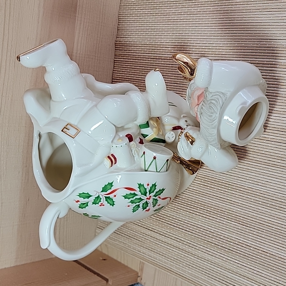 Lenox Vintage Holiday Skating Santa Teapot - Picture 5 of 10